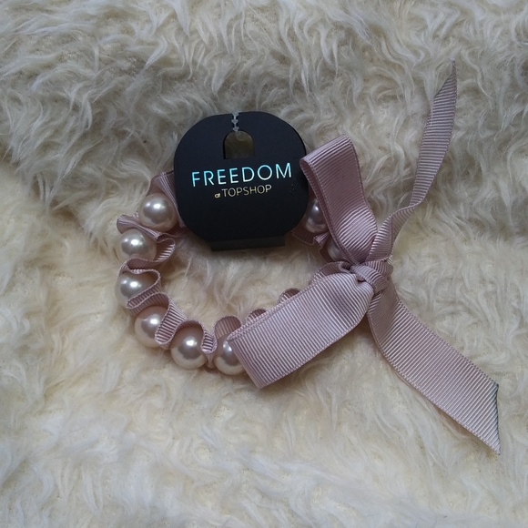 Pearl and soft pink bracelet - Picture 2 of 5